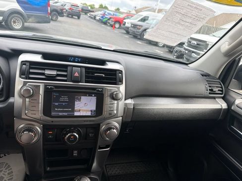 Used 2018 Toyota 4Runner SR5 AWD/4WD image 31