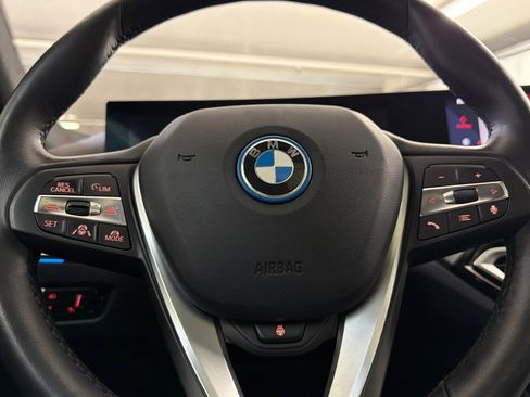 Used 2023 BMW i4 eDrive40 RWD image 16