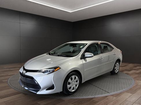 Used 2017 Toyota Corolla LE w/ Carpet Mat Package (TMS) FWD image 4