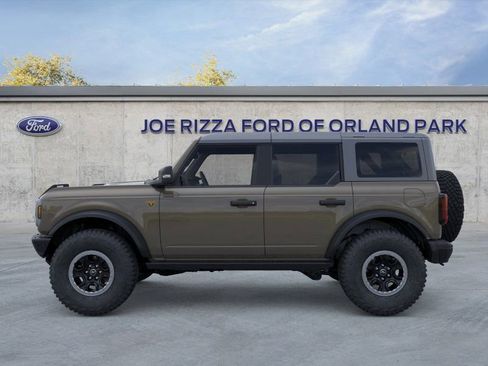 New 2025 Ford Bronco Badlands image 3