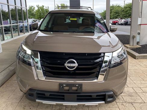 Certified 2023 Nissan Pathfinder Platinum w/ Cargo Package AWD/4WD image 2