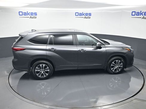 Used 2023 Toyota Highlander XLE AWD/4WD image 55