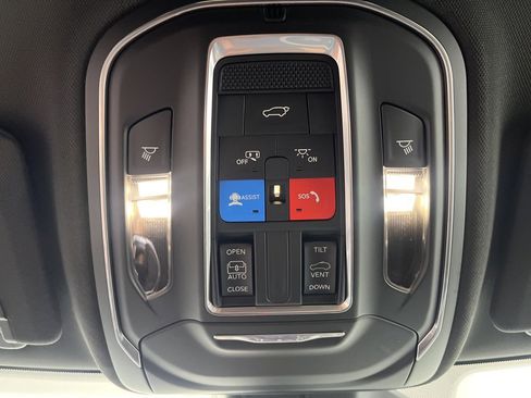 New 2025 Jeep Grand Cherokee Altitude image 22