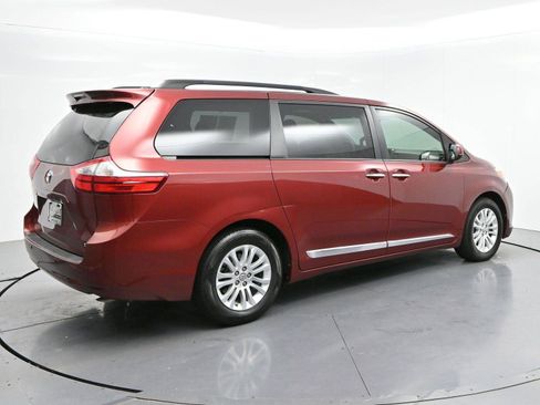 Used 2017 Toyota Sienna XLE w/ XLE Navigation Package FWD image 7