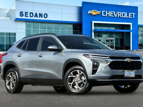 New 2026 Chevrolet Trax LT w/ Driver Confidence Package FWD image 2