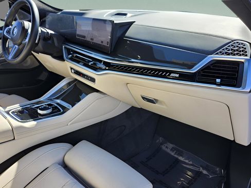 Certified 2024 BMW X6 M60i w/ Dynamic Handling Package image 15