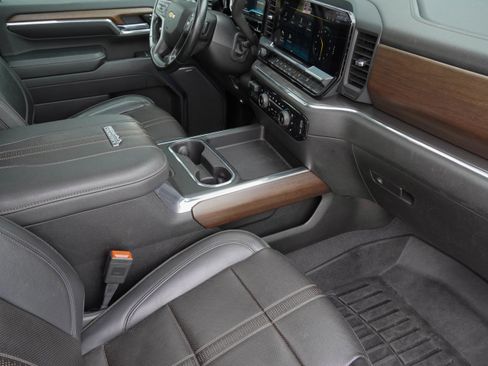 Used 2024 Chevrolet Silverado 2500 High Country w/ Technology Package AWD/4WD image 10