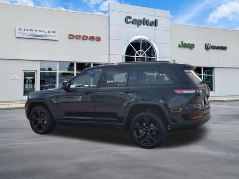 Used 2023 Jeep Grand Cherokee Altitude AWD/4WD image 4