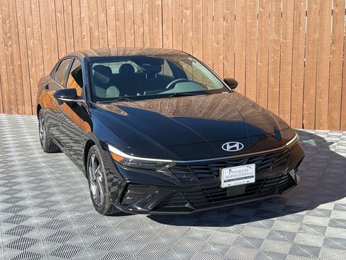 Used 2025 Hyundai Elantra SEL image 14