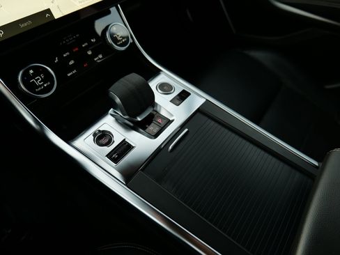 Used 2024 Jaguar XF R-Dynamic SE image 32