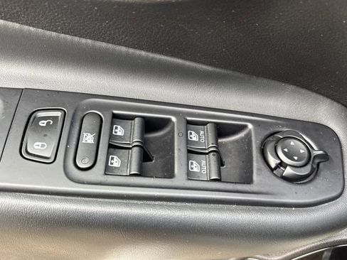 Used 2018 Jeep Renegade Altitude w/ Cold Weather Group image 18