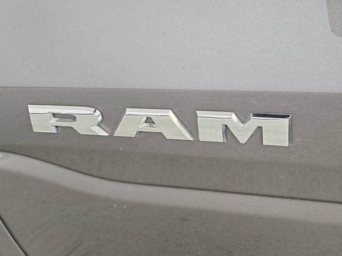 Used 2024 RAM 1500 Laramie AWD/4WD image 7