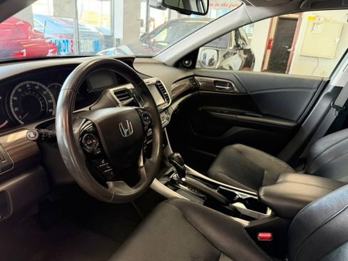 Used 2017 Honda Accord Touring image 22
