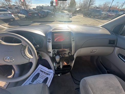 Used 2006 Toyota Sienna CE image 19