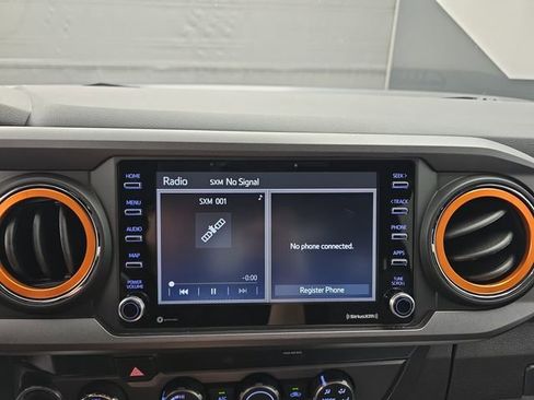 Used 2020 Toyota Tacoma TRD Off-Road image 32