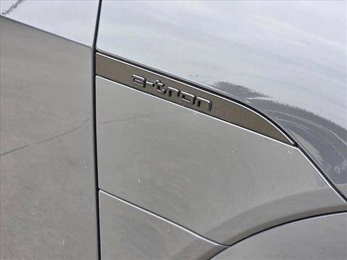 Used 2024 Audi Q8 e-tron Premium image 11