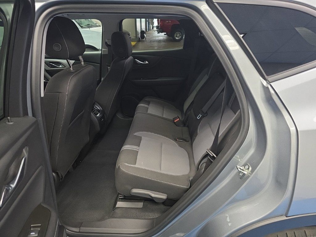 Certified 2025 Chevrolet Blazer LT FWD image 12