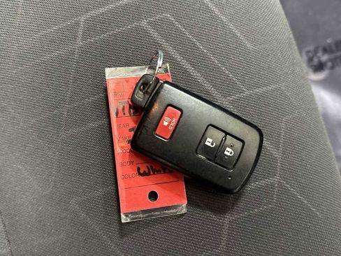 Certified 2018 Toyota Tacoma TRD Sport image 31