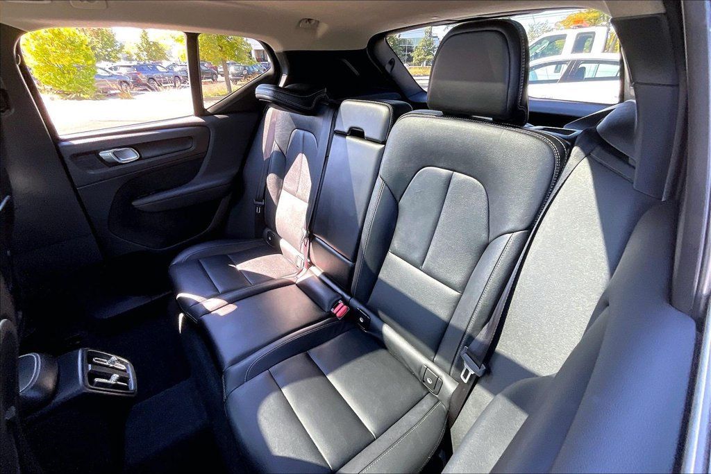 Used 2019 Volvo XC40 T5 Momentum AWD/4WD image 29
