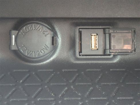 Used 2020 Toyota RAV4 XLE image 22