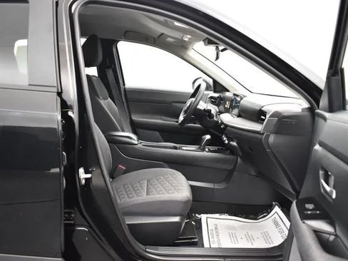 Used 2025 Nissan Kicks SV FWD image 17