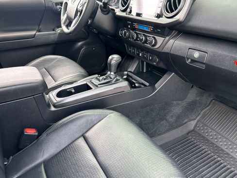 Used 2023 Toyota Tacoma TRD Off-Road w/ TRD Premium Off Road Package image 15