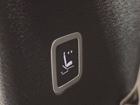Used 2021 Chrysler Voyager Lxi FWD image 22