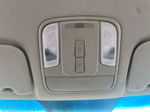 Used 2018 Kia Sedona L image 23