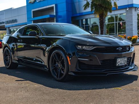 Used 2021 Chevrolet Camaro SS RWD image 6