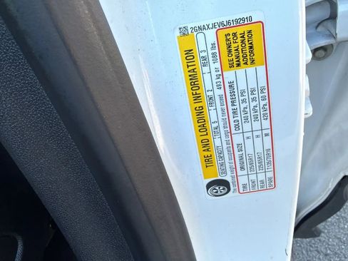 Used 2018 Chevrolet Equinox LT image 23