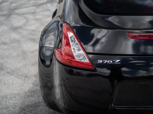 Used 2017 Nissan 370Z w/ Sport Package image 9