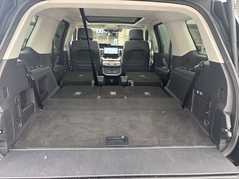 Used 2025 Ford Expedition Active image 46