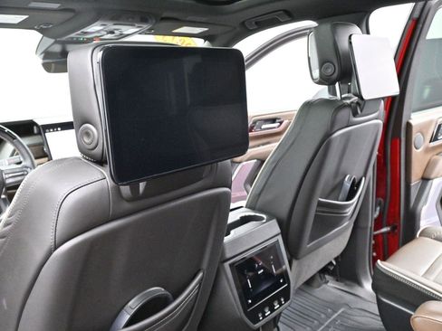 Used 2025 GMC Yukon Denali Ultimate AWD/4WD image 35