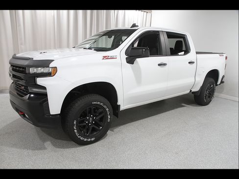 Used 2021 Chevrolet Silverado 1500 LT Trail Boss w/ Bed Protection Package AWD/4WD image 3