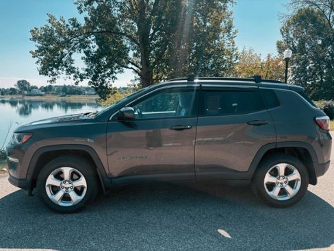 Used 2018 Jeep Compass Latitude w/ Popular Equipment Group AWD/4WD image 2