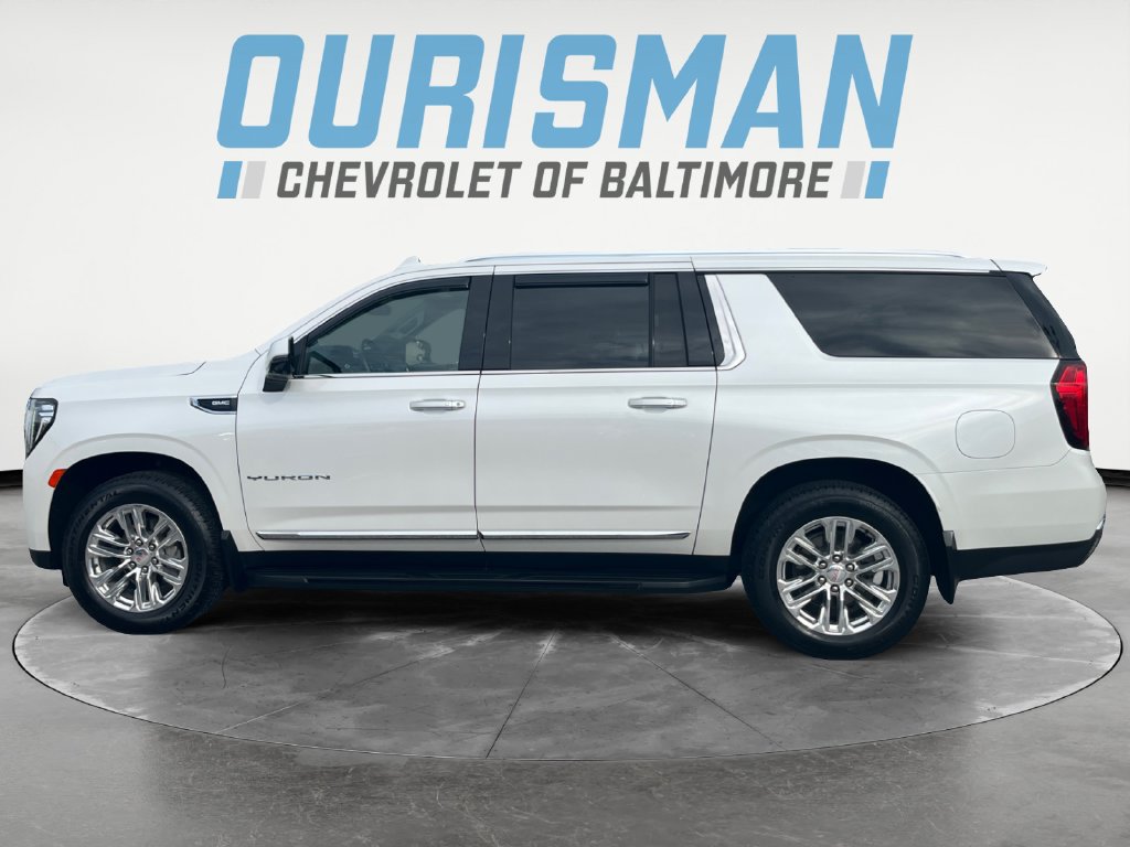 Used 2022 GMC Yukon XL SLT w/ SLT Premium Package AWD/4WD image 3
