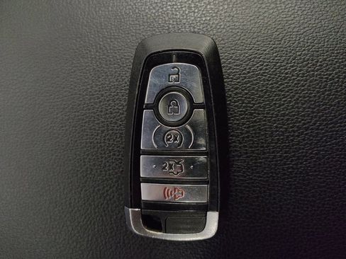 Used 2018 Ford Explorer XLT w/ Equipment Group 202A FWD image 32