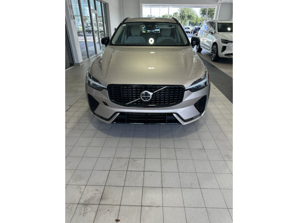 Used 2024 Volvo XC60 B5 Plus AWD/4WD image 2