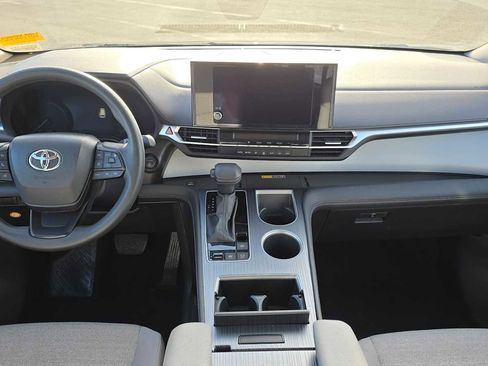 Certified 2025 Toyota Sienna LE image 22
