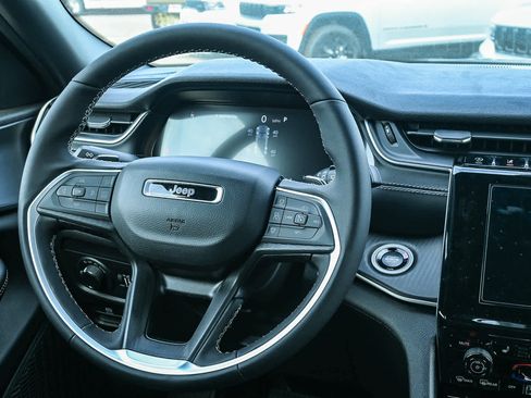 New 2025 Jeep Grand Cherokee Altitude image 20