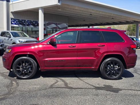Used 2018 Jeep Grand Cherokee Altitude image 23