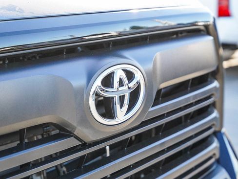 New 2026 Toyota Tundra SR image 12