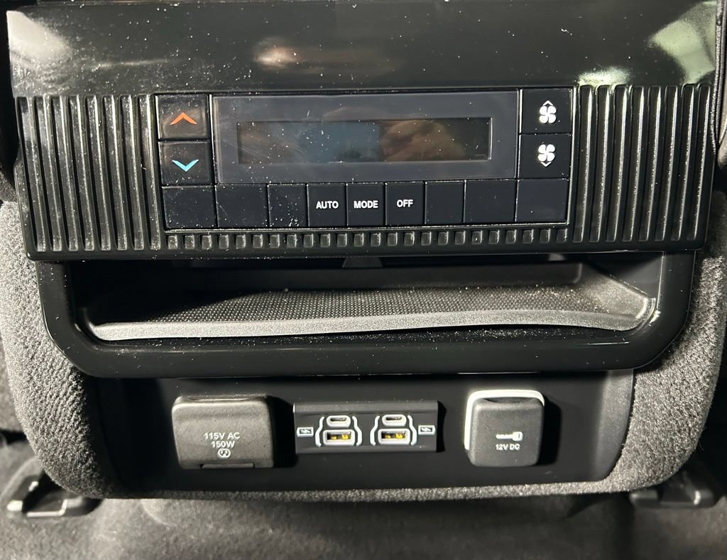 Used 2022 Jeep Wagoneer Series II AWD/4WD image 19