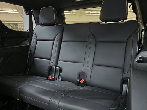 Used 2022 GMC Yukon SLT w/ SLT Premium Package image 17