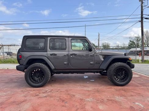 Used 2025 Jeep Wrangler Unlimited Sport AWD/4WD image 4
