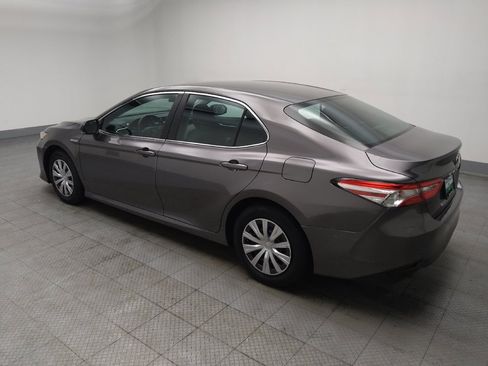 Used 2018 Toyota Camry LE image 3