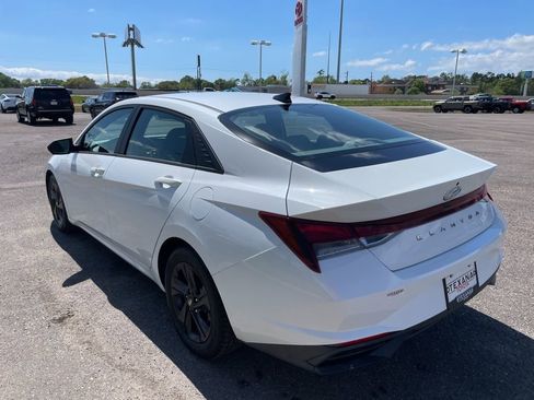 Used 2021 Hyundai Elantra SEL w/ Convenience Package image 5