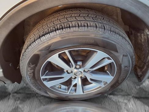 Used 2017 Toyota RAV4 XLE image 19