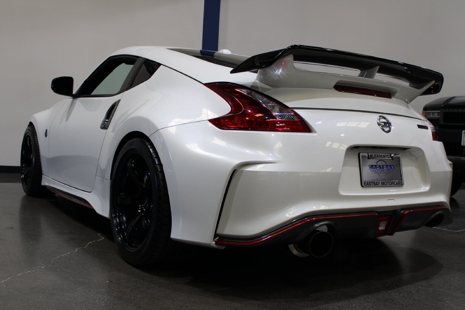 Used 2019 Nissan 370Z NISMO RWD image 11