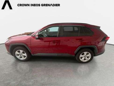 Used 2021 Toyota RAV4 XLE FWD image 2